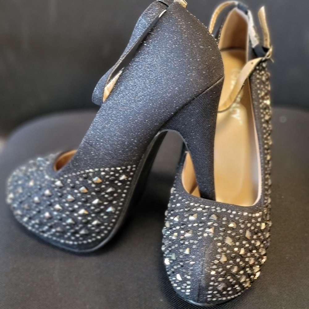 BLACK/SILVER WOMENS HEELS